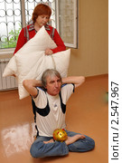 Муж мечтает о деньгах, жена недовольна (2011 год). Редакционное фото, фотограф Анна Мартынова / Фотобанк Лори