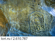 Клеймо скульптора на памятнике (2011 год). Редакционное фото, фотограф Зобков Юрий / Фотобанк Лори