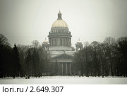 Санкт-Петербург. Исаакиевский собор в зимних сумерках, снегопад (2009 год). Стоковое фото, фотограф Сергей Лешков / Фотобанк Лори