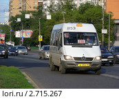 Маршрутное такси № 338 едет по Щелковскому шоссе (2011 год). Редакционное фото, фотограф lana1501 / Фотобанк Лори