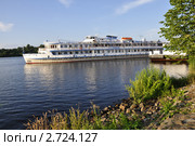 Круизный теплоход "Н.Г. Славянов" на Волге. Лето (2009 год). Редакционное фото, фотограф Лада Иванова / Фотобанк Лори