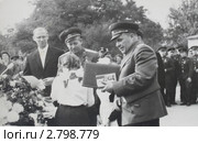 Космонавт А.Леонов принимает поздравления (2011 год). Редакционное фото, фотограф Зобков Юрий / Фотобанк Лори