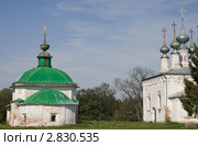Два древних храма в Суздале (2011 год). Стоковое фото, фотограф Бондаренко Олеся / Фотобанк Лори