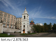 Храм вмч. Георгия Победоносца (Покрова Пресвятой Богородицы) на Псковской горке, колокольня и трапезная. Москва (2008 год). Стоковое фото, фотограф Наталья Волкова / Фотобанк Лори