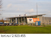 Официальный дилер Ford в Санкт-Петербурге, автосалон «Форд Центр Максимум» (2011 год). Редакционное фото, фотограф Румянцева Наталия / Фотобанк Лори