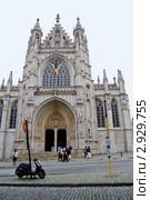 Брюссель. Собор Нотр-Дам де Саблон (Eglise Notre-Dame du Sablon) (2011 год). Редакционное фото, фотограф Илюхина Наталья / Фотобанк Лори