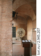 Маска Тритона или Bocca della Verita (Уста Истины)  в церкви Санта Мария ин Космедин в Риме (2010 год). Стоковое фото, фотограф Анна / Фотобанк Лори