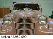 Решетка радиатора и фары автомобиля "Опель-Кадет" D 1939-го года выпуска (2009 год). Редакционное фото, фотограф Виктор Карасев / Фотобанк Лори