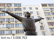 Памятник Юрию Гагарину на проспекте Королева в Ростове-на-Дону (2011 год). Редакционное фото, фотограф Олег Пчелов / Фотобанк Лори