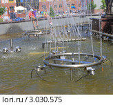 Система фонтанирования. Летний день в Тюменском городском саду (2011 год). Редакционное фото, фотограф Анатолий Матвейчук / Фотобанк Лори