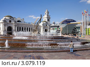 Фонтан на площади Европы в Москве (2011 год). Редакционное фото, фотограф Солодовникова Елена / Фотобанк Лори