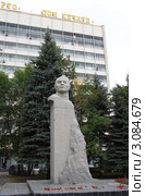 Памятник Шагиту Худайбердину в Уфе (2011 год). Редакционное фото, фотограф Free Wind / Фотобанк Лори