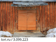 Окованные железом амбарные двери (2011 год). Стоковое фото, фотограф Анатолий Матвейчук / Фотобанк Лори