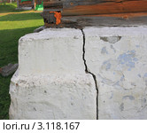 Фундамент треснул. Стоковое фото, фотограф Анатолий Матвейчук / Фотобанк Лори