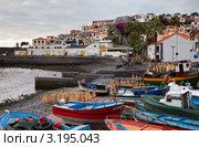 Португалия. Остров Мадейра. Рыбацкий поселок Камара ди Лобуш (Camara de Lobos) (2011 год). Редакционное фото, фотограф Виктория Катьянова / Фотобанк Лори