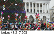 Новогоднее гулянье на улице Крещатик  в Киеве (2012 год). Редакционное видео, видеограф Кирилл Трифонов / Фотобанк Лори