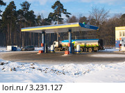 Автозаправочная станция Neste. Санкт-Петербург (2012 год). Редакционное фото, фотограф Румянцева Наталия / Фотобанк Лори