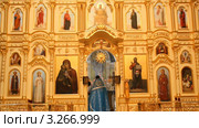 Русская православная церковь. Всенощное бдение ( Вечерня ). Праздничное облачение голубого цвета (2012 год). Редакционное видео, видеограф Mikhail Erguine / Фотобанк Лори