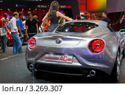 Автомобиль Alfa Romeo 4C Sport на выставке во Франкфурте, Германия (2011 год). Редакционное фото, фотограф Sergey Borisov / Фотобанк Лори