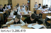 Школьники на уроке (2012 год). Редакционное видео, видеограф Федор Королевский / Фотобанк Лори