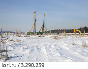 Буровая и копровая установки на свайном поле (2012 год). Редакционное фото, фотограф Владимир Чинин / Фотобанк Лори