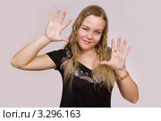 Агрессивная девушка. Стоковое фото, фотограф Игнатьев Михаил / Фотобанк Лори