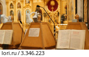 Русская православная церковь. Кафедральный собор Рождества Богородицы, Уфа. На клиросе. Стоковое видео, видеограф Mikhail Erguine / Фотобанк Лори