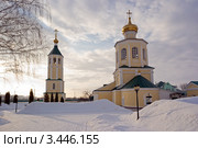 Город Саранск. Иоанно – Богословский Макаровский мужской монастырь. Надвратная колокольня и Знаменская церковь (2012 год). Стоковое фото, фотограф Сергей Лаврентьев / Фотобанк Лори