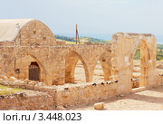 Церковь 12-ого столетия Panagia Chrysopolitissa в Куклии близ храма Афродиты, Кипр (2012 год). Стоковое фото, фотограф Миронова Евгения / Фотобанк Лори