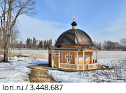 Купальня, освящённая в честь святителя Феофана Затворника, на подворье церкви Николая Чудотворца в Николо-Прозорове Мытищинского района Московской области (2012 год). Стоковое фото, фотограф Елена Коромыслова / Фотобанк Лори