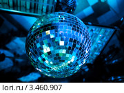 Дискобол. Зеркальный шар под потолком. Стоковое фото, фотограф Jan Jack Russo Media / Фотобанк Лори
