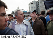 Организатор "Марша миллионов" - Гарри Каспаров около кинотеатра "Ударник" в центре города Москвы, Россия (2012 год). Редакционное фото, фотограф Николай Винокуров / Фотобанк Лори