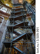 Строительные леса внутри храма Karlskirche (St. Charles church), Вена. Стоковое фото, фотограф Alexander Tihonovs / Фотобанк Лори