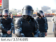 Полицейское оцепление на Большом Каменном мосту на "Марше миллионов" в городе Москве, Россия (2012 год). Редакционное фото, фотограф Николай Винокуров / Фотобанк Лори