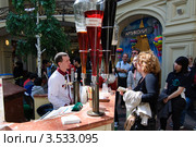 Продажа лимонада "как раньше". ГУМ, г. Москва (2012 год). Редакционное фото, фотограф Вячеслав Палес / Фотобанк Лори