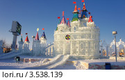 Ледяной городок в г.Губкинский (2012 год). Редакционное фото, фотограф Евгений Мишуров / Фотобанк Лори