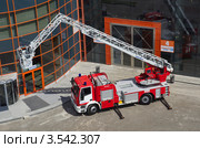 Выставка "Комплексная безопасность 2012" на ВВЦ (ВДНХ). Автоподъёмник пожарный. Редакционное фото, фотограф Елена Коромыслова / Фотобанк Лори