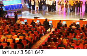 Зрители аплодируют в концертном зале (2009 год). Редакционное видео, видеограф Losevsky Pavel / Фотобанк Лори