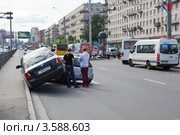 Дорожная авария на проспекте (2012 год). Редакционное фото, фотограф Кекяляйнен Андрей / Фотобанк Лори