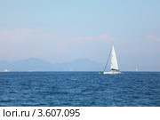 Яхта и море. Стоковое фото, фотограф Иван Михайлов / Фотобанк Лори