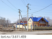 Новый коттедж из желтого кирпича, подключенный к электросети (2012 год). Стоковое фото, фотограф Александр Тараканов / Фотобанк Лори