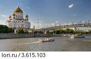 Храм Христа Спасителя и патриарший мост вечером (2012 год). Стоковое фото, фотограф Алексей Голованов / Фотобанк Лори
