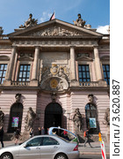 Фасад старого здания Zeughaus в Берлине (2012 год). Редакционное фото, фотограф Алексей Зарубин / Фотобанк Лори