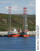 Нефтяная платформа "Арктическая", Кольский залив, Мурманская область (2012 год). Редакционное фото, фотограф Вячеслав Палес / Фотобанк Лори