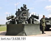 Специализированная вспомогательная военная машина. На Международном форуме "Технологии в машиностроении 2012". Жуковский. Редакционное фото, фотограф Наталья Крупская / Фотобанк Лори