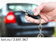 Брелок сигнализации и постановка автомобиля на охрану. Стоковое фото, фотограф Кекяляйнен Андрей / Фотобанк Лори