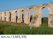 Фрагмент акведука Камарес в Ларнаке. Кипр (2012 год). Стоковое фото, фотограф Виктор Карасев / Фотобанк Лори