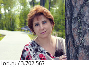 Красивая женщина в летнем парке. Стоковое фото, фотограф Евгений Мишуров / Фотобанк Лори