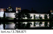 Здания за пределами стены Новодевичьего монастыря с подсветкой (2012 год). Редакционное видео, видеограф Losevsky Pavel / Фотобанк Лори