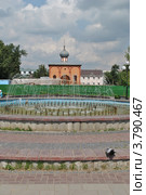 Вид из парка города Щербинки на фонтан и храм. Новая Москва (2012 год). Редакционное фото, фотограф lana1501 / Фотобанк Лори